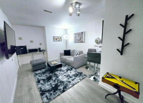 Private Cozy 1Br Basement Suite Perfect for Couple! With Date Bar for 2! Free Sparkling! Self Check-in, Private Parking